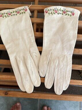 Vintage Gant Perrin White Leather Gloves With Floral Embroidery & Lined Interior